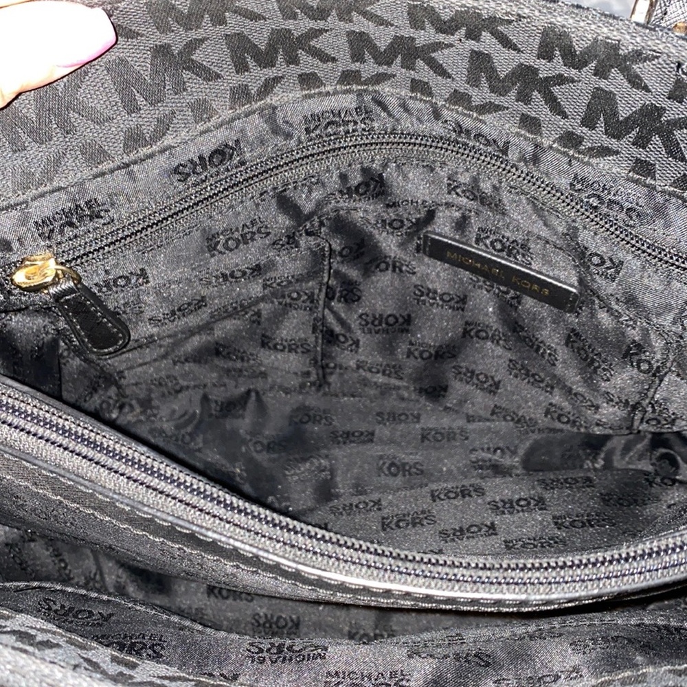 Michael Kors purse - Picture 9 of 12